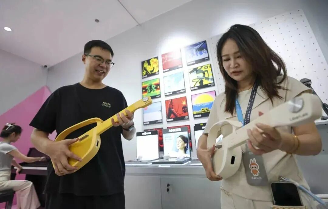 南京首家AI智能终端消费中心正式启幕