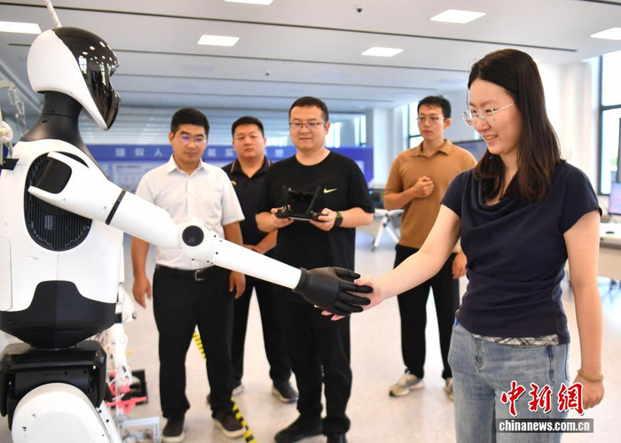 探访雄安人工智能实训基地